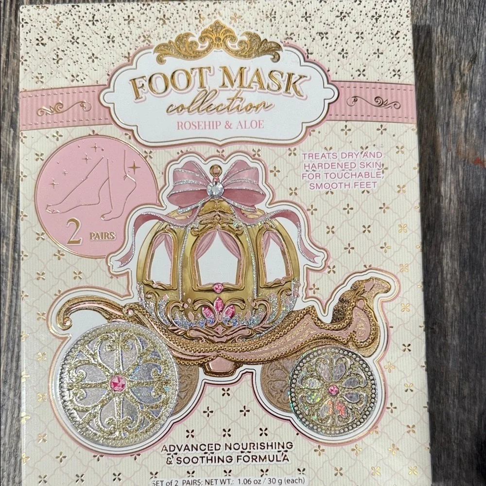 Foot mask and manicure set